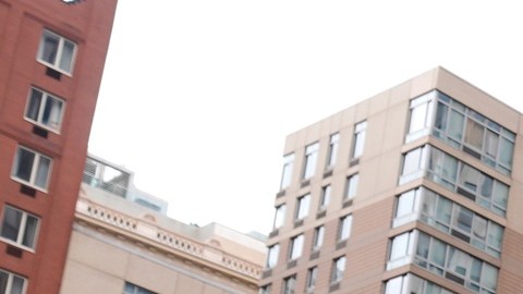 ICE detiene a un joven en tribunal de migración de Nueva York pese a fallo que lo prohíbe
