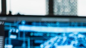 Jamie Dimon afirmó que la IA afectará "cada trabajo" en el sector financiero y detrás de JPMorgan, Bank of America y Goldman Sachs siguen estrategias similares.