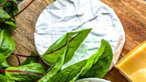 Variedad de alimentos antiinflamatorios.