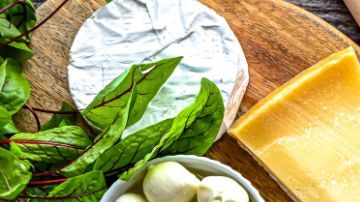Variedad de alimentos antiinflamatorios.