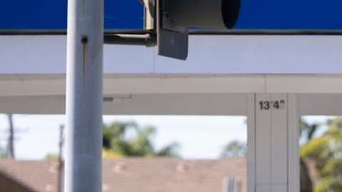 Mientras no cambie la estructura de impuestos, costos y logística, es poco probable que en Nueva York se venda gasolina barata.
