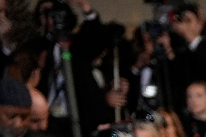 El equipo de "Paper Tiger", sin Scarlett Johansson, desfiló por la alfombra roja.