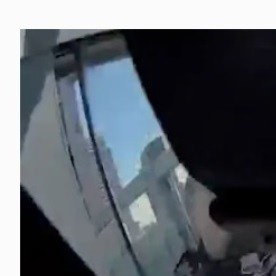Rescate de una mujer en Brooklyn por agentes de NYPD.