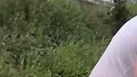 El bombero FDNY Travis Langan rescatando a Carmen Pinto el 20 de mayo de 2026.