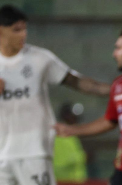Fernando Marçal de Botafogo celebra miércoles, al finalizar un partido de la Copa Sudamericana entre Caracas y Botafogo en el Estadio Olímpico de la Universidad Central de Venezuela