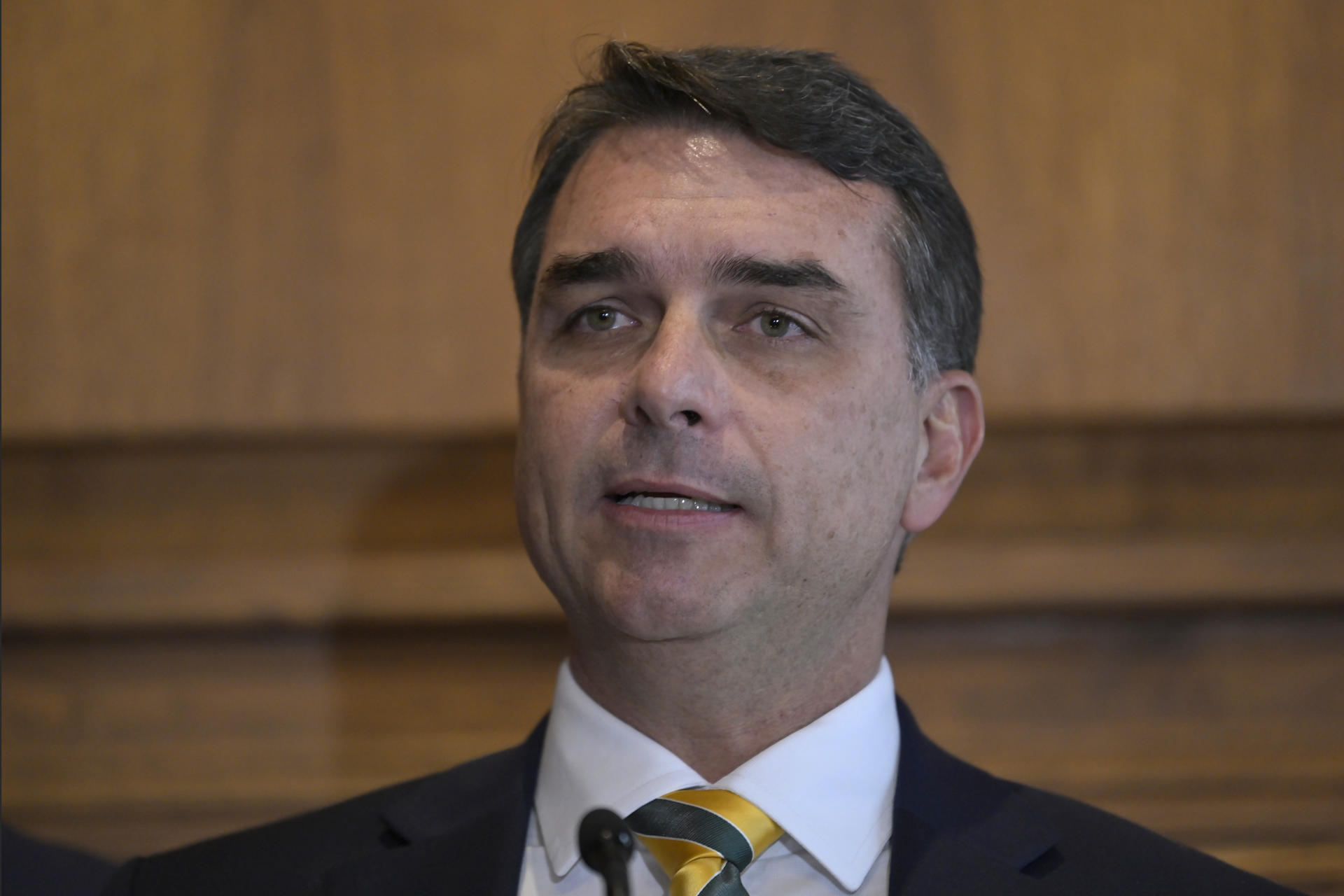 Trump recibe a Flávio Bolsonaro en la Casa Blanca y respalda su candidatura en&hellip;