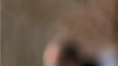 Los establecimientos comerciales suelen contratar personal que ordena los carritos de compra, controla su circulación e impide que se los roben.