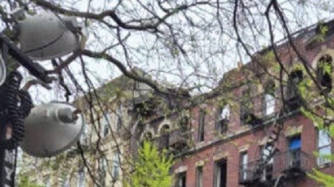 El incendio en el vecindario de Belmont en El Bronx dejó dos muertos y más de una decena de heridos.