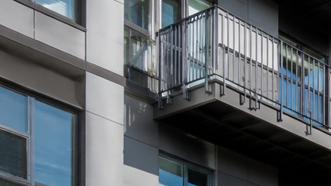 Edificio residencial moderno en Nueva York vinculado a loterías de vivienda asequible de NYC Housing Connect