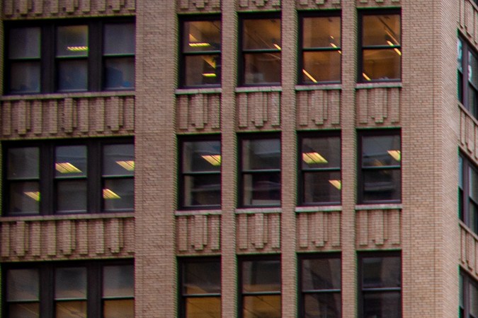 El promedio salarial de un conductor de autobús escolar en Nueva York ronda los $56,500 dólares anuales, equivalente a unos $27 por hora.
