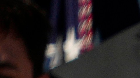 Donald Trump, a la izquierda, posa junto al trofeo de entrenadores en un evento en honor a la Universidad de Indiana.