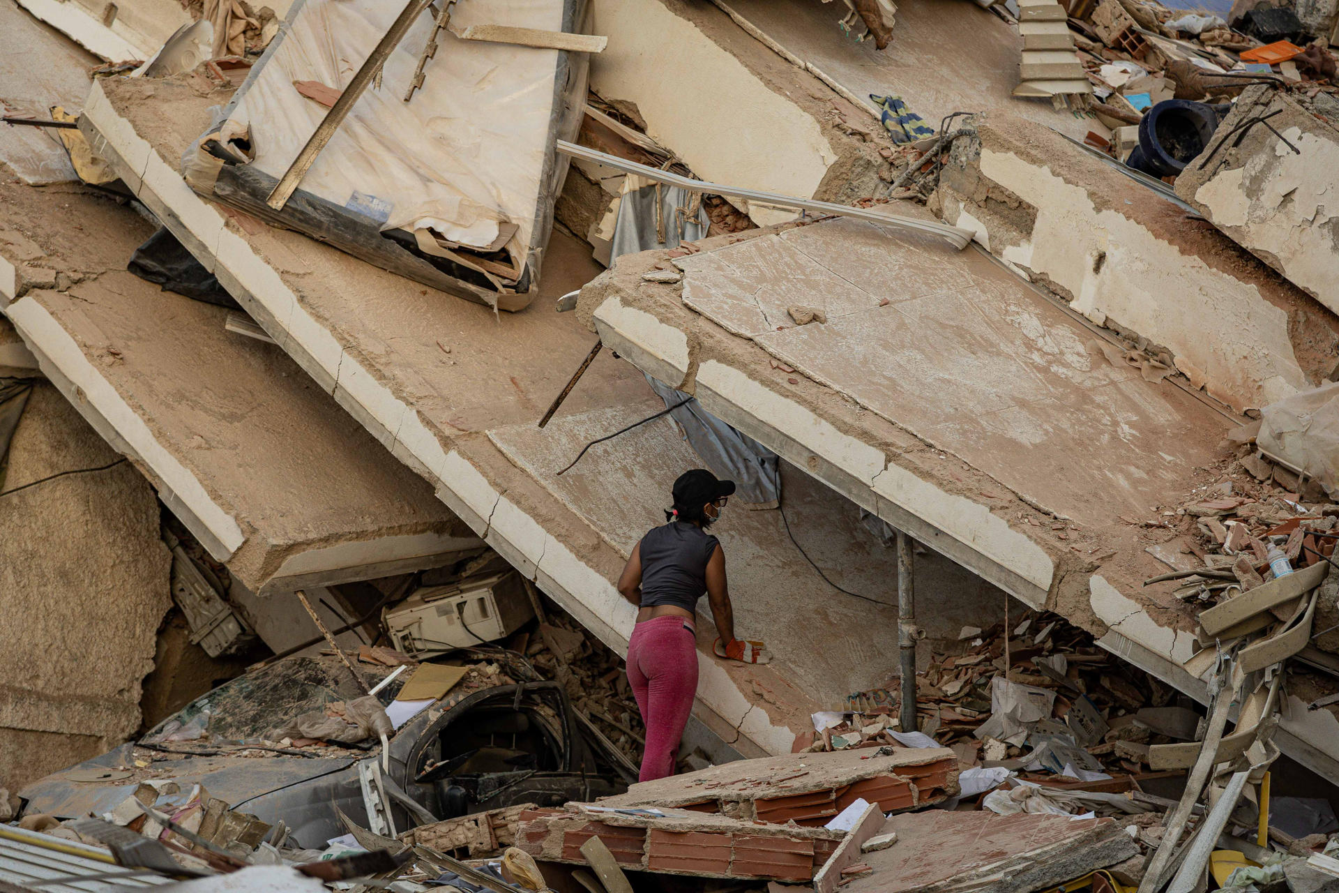 Sube a 1,450 el número de muertos por los terremotos en Venezuela