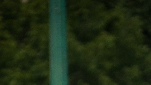 Personas afectadas por los terremotos aguardan en el parque Ali Primera en el oeste en Caracas.