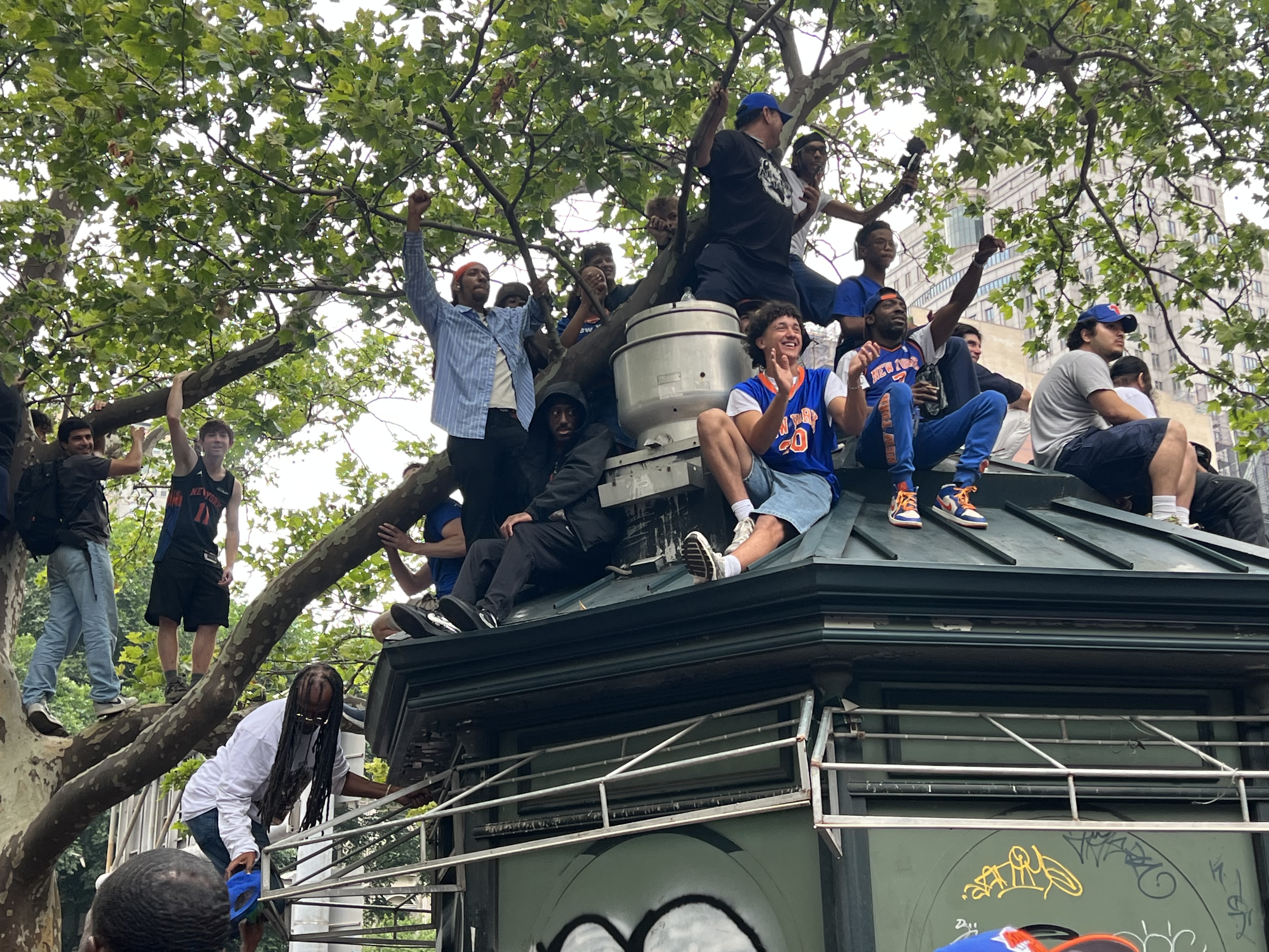 Más de 1 millón de personas celebraron Desfile de los Knicks en Nueva York; media ciudad paralizada