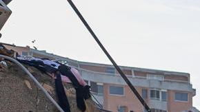 Rescatistas de Vietnam realizan labores de búsqueda de sobrevivientes a los terremotos, este martes en Catia La mar, La Guaira (Venezuela).