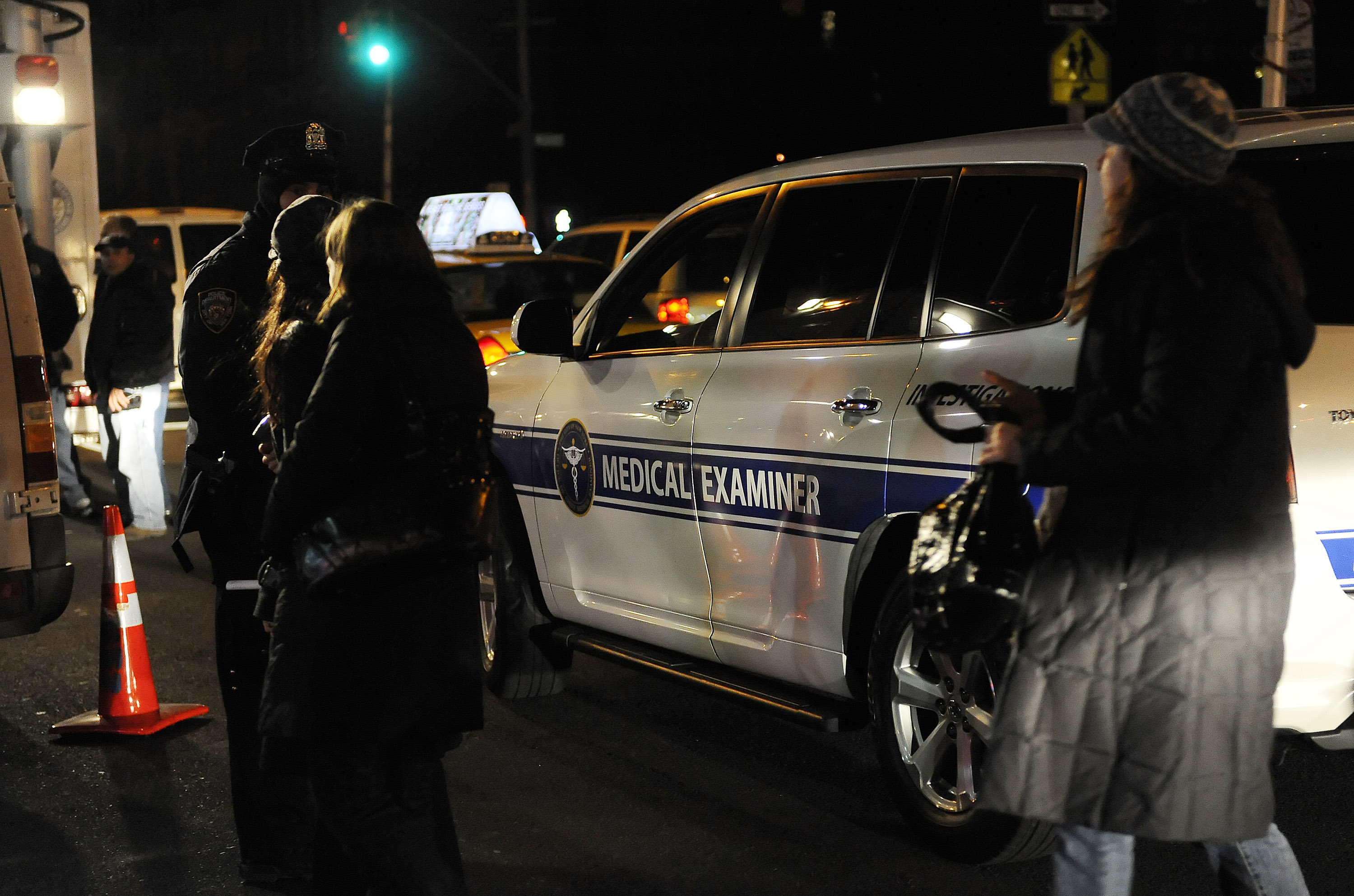 Adolescentes hallan a su madre con la garganta cortada en apartamento de Brooklyn; NYPD&hellip;