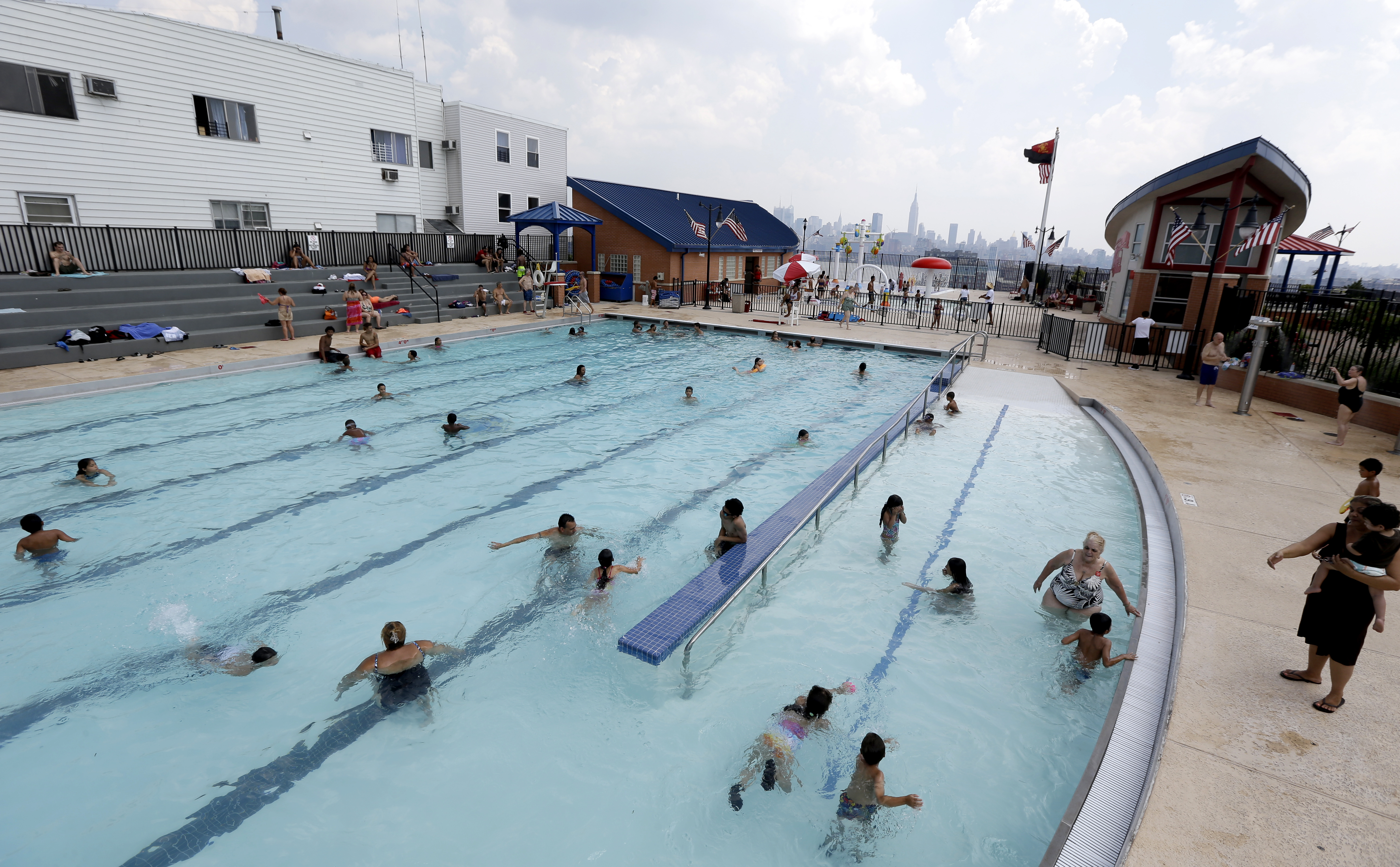 Altas temperaturas amenazan con empañar eventos masivos de julio en Nueva York