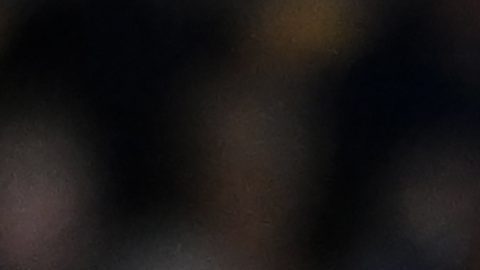 Jackson Irvine, de Australia (izquierda), y Tim Payne, de Nueva Zelanda, saltan para rematar de cabeza durante un partido amistoso internacional de fútbol en Brisbane, Australia, el jueves 22 de septiembre de 2022.