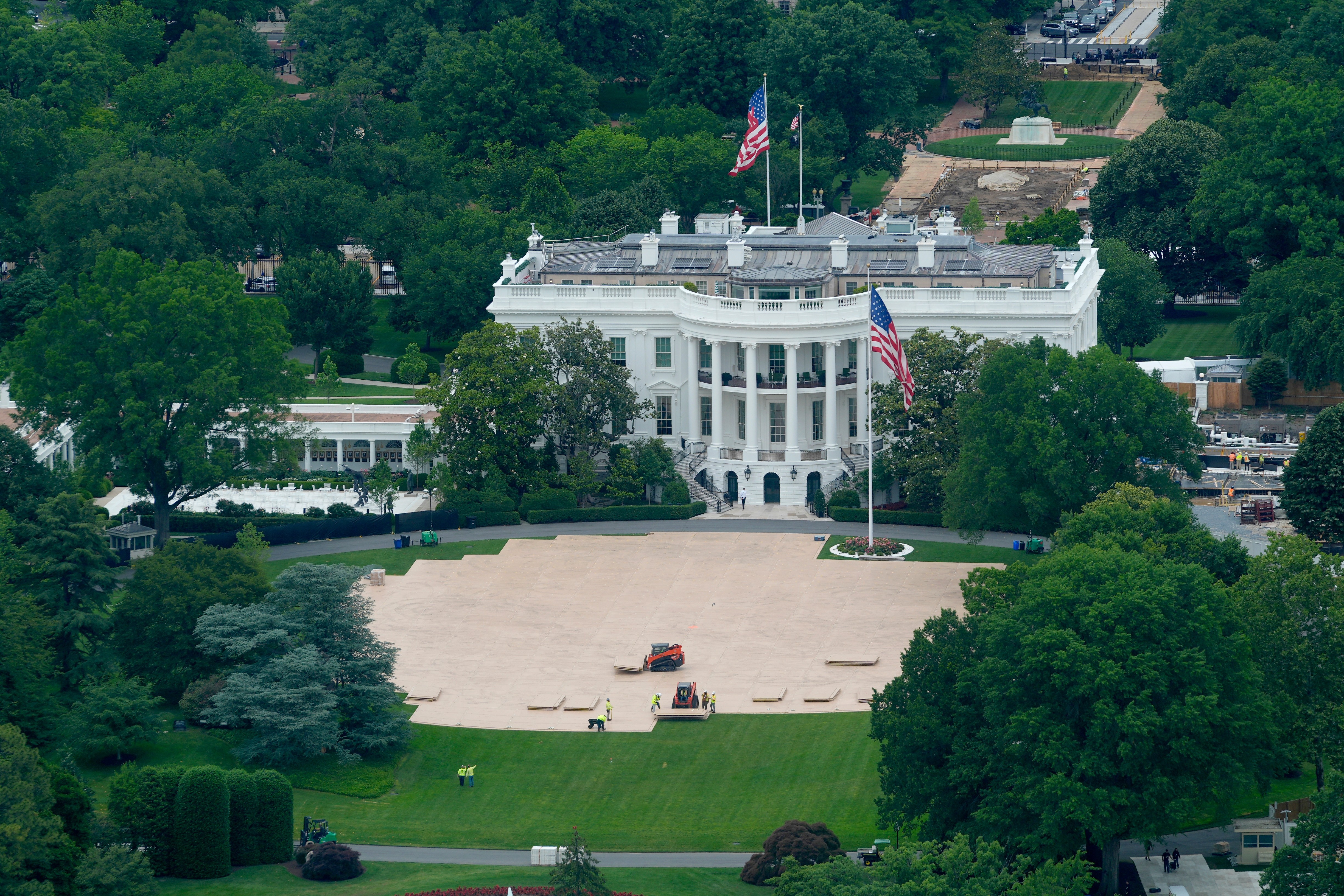 Justicia alerta que Trump derribaría la Estatua de la Libertad con tal de salvar&hellip;