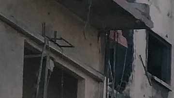 Estragos del ataque israelí en Tiro, Líbano, el domingo.
