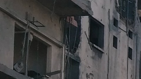 Estragos del ataque israelí en Tiro, Líbano, el domingo.