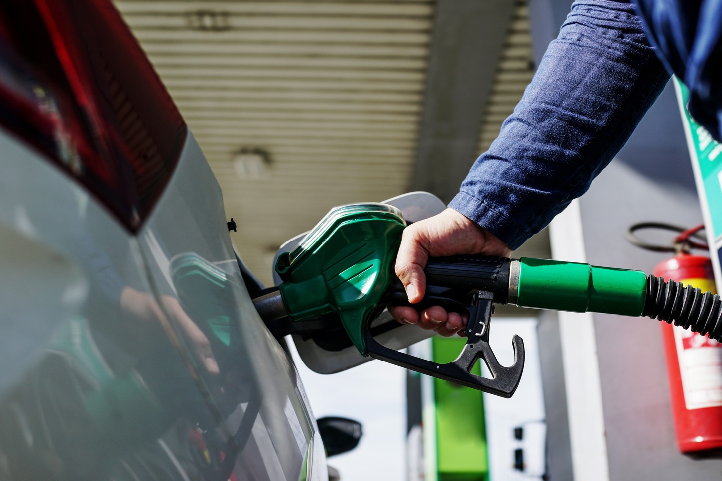 Petróleo se desploma tras anuncio de acuerdo con Irán: ¿cuándo bajará la gasolina en&hellip;