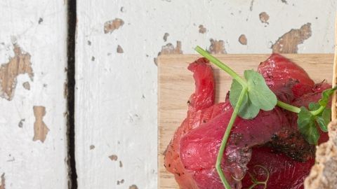 El menú de la selección nórdica incluye alimentos clave como el salmón noruego y el tradicional queso marrón para garantizar la óptima recuperación de los futbolistas.