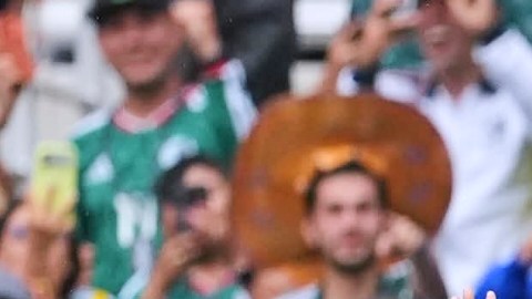 Ciudad de México, 11 de junio de 2026. Roberto Alvarado y Julian Quiñones en festejo de gol, durante el partido inaugural de primera fase del Grupo A de la Copa Mundial de la FIFA 2026, entre la Selección Nacional de México y la Selección de Sudáfrica, realizado en el estadio Ciudad de México.