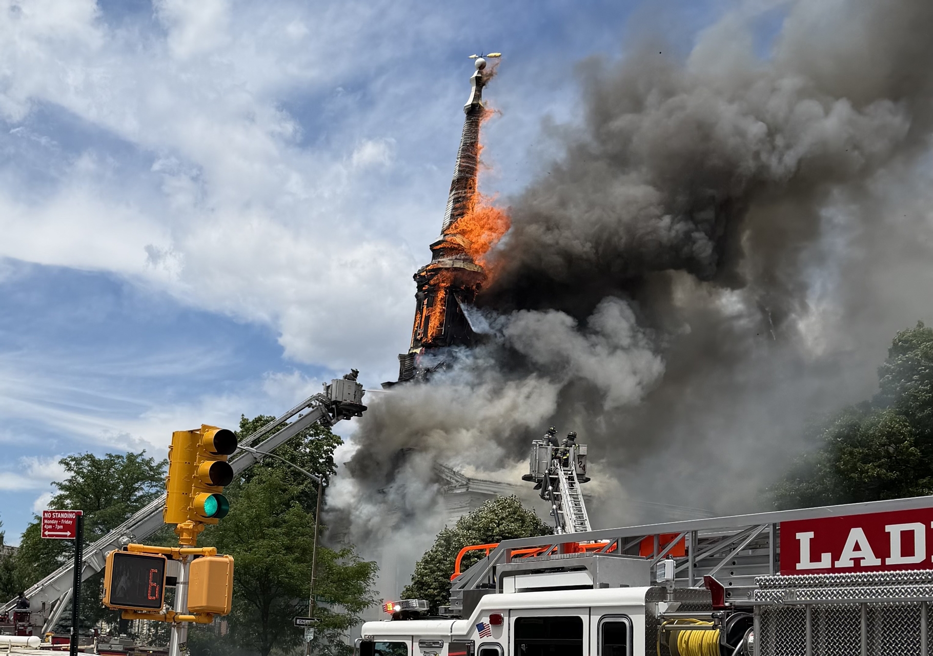 Incendio destruye parte de una histórica iglesia de Brooklyn y obliga a planificar su&hellip;