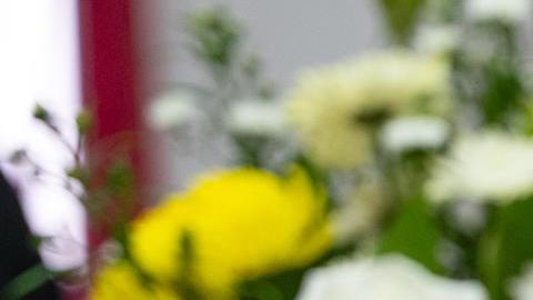 Fotografía que muestra un altar con una imagen del líder indígena, Brooklyn Rivera, durante un homenaje este vienes, en San José (Costa Rica).