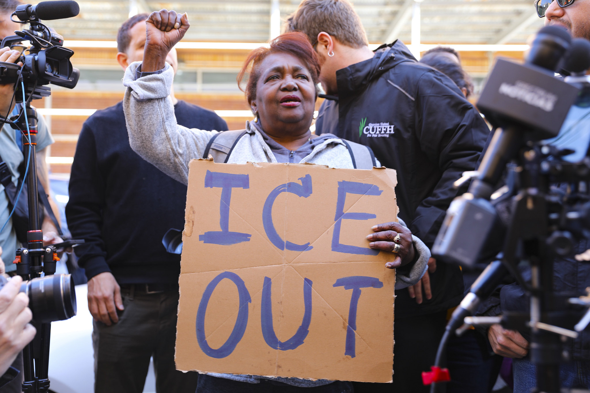 NY desafía la expansión de centros de detención de ICE