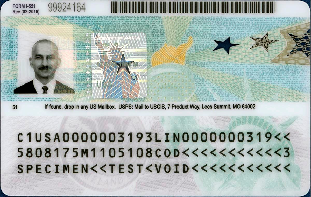 Trump limita 'green cards': Agrava salud y economía de familias latinas