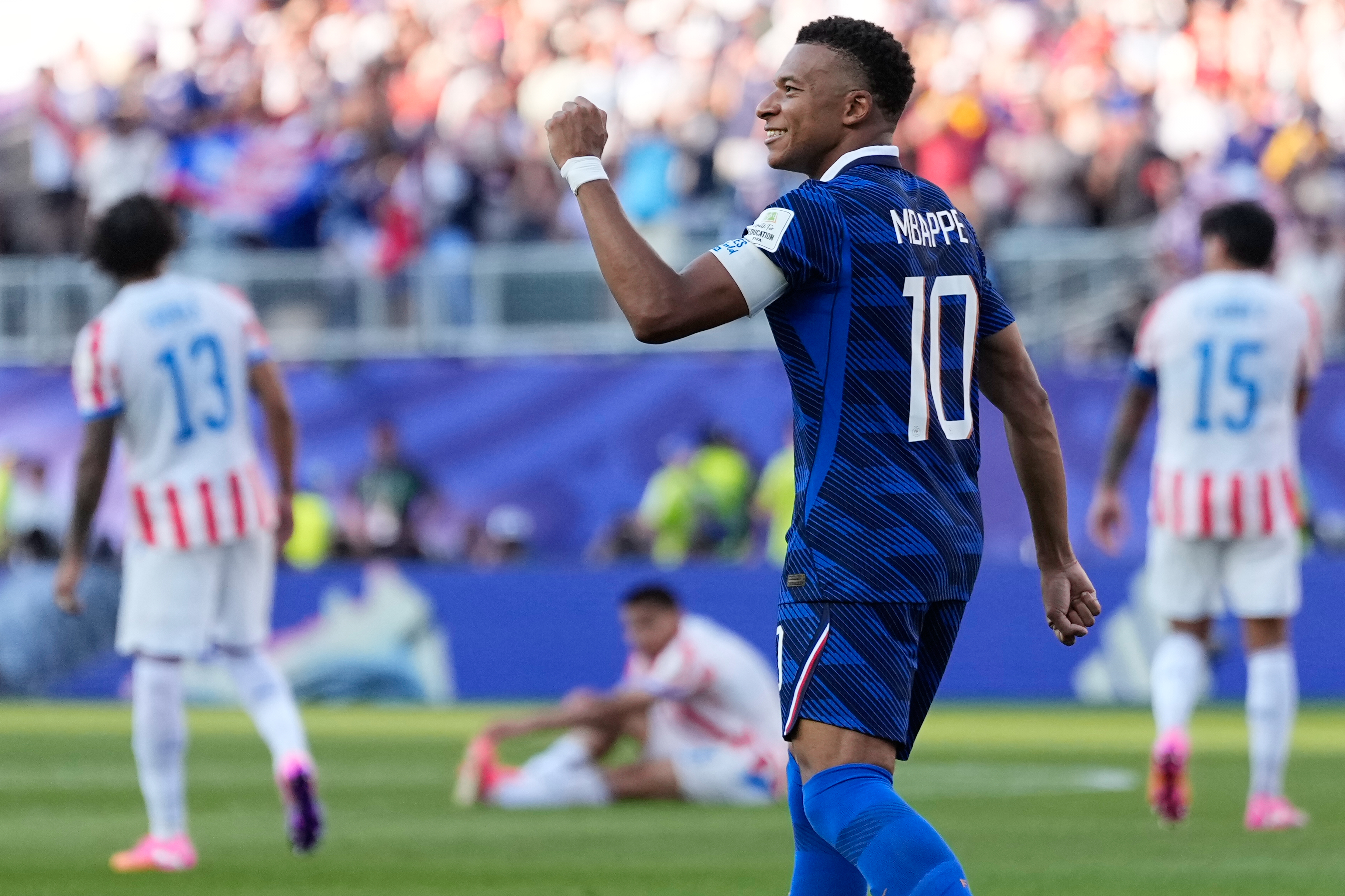 Francia avanza a cuartos en un duro partido contra Paraguay