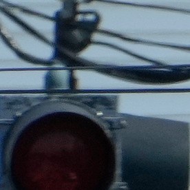 Un vehículo es transportado en una plataforma cerca del lugar de un tiroteo en el que estuvo involucrado el Servicio de Inmigración y Control de Aduanas de Estados Unidos, el lunes 13 de julio de 2026 en Biddeford, Maine.