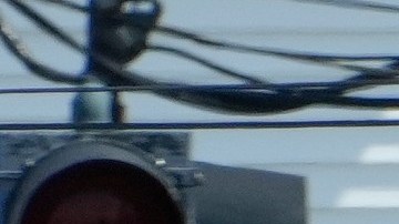 Un vehículo es transportado en una plataforma cerca del lugar de un tiroteo en el que estuvo involucrado el Servicio de Inmigración y Control de Aduanas de Estados Unidos, el lunes 13 de julio de 2026 en Biddeford, Maine.