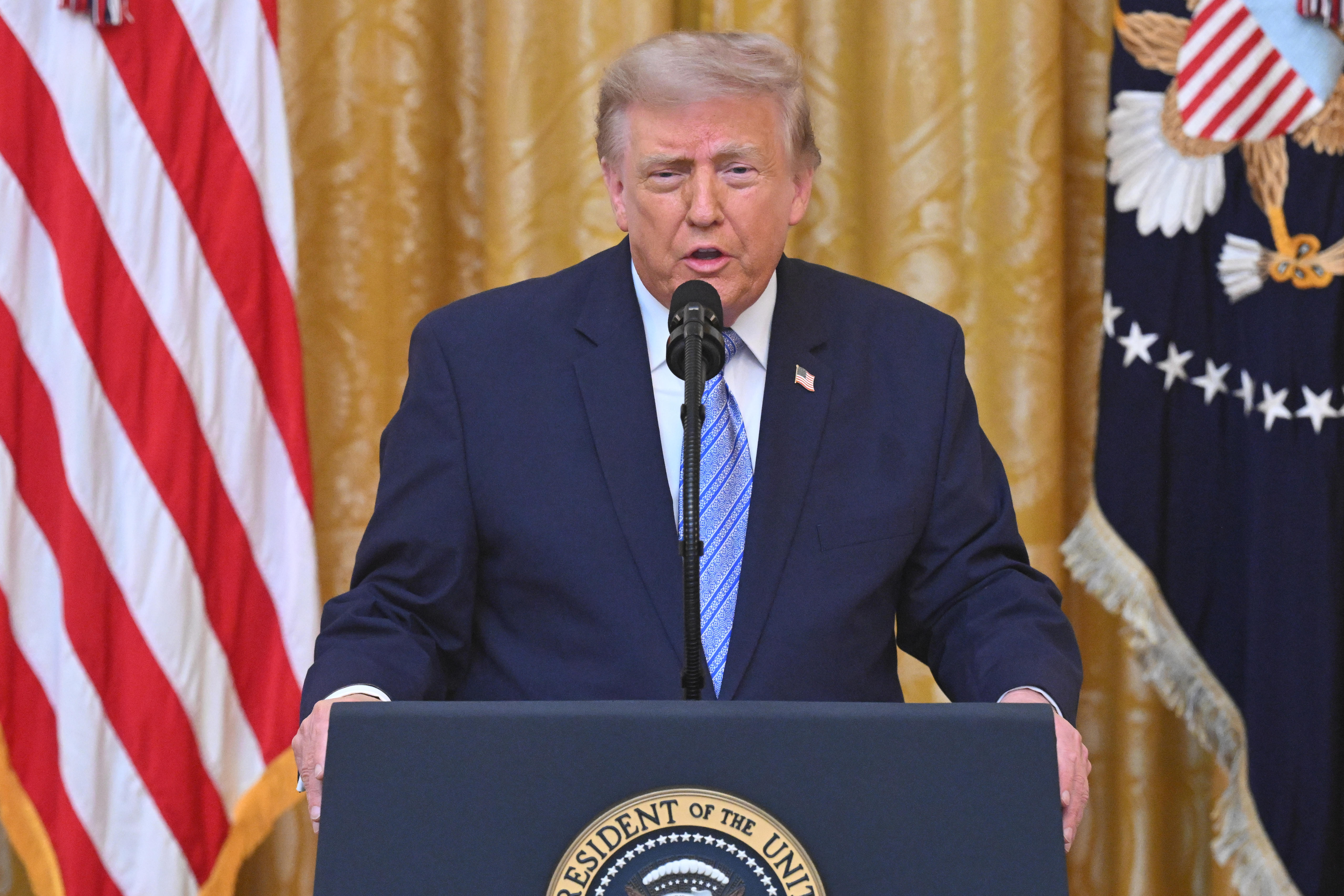 Trump cuestiona sistema electoral de Estados Unidos en su discurso y acusa a China&hellip;