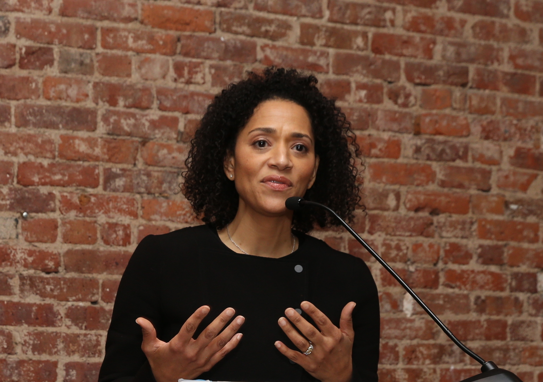 Alcaldía de Nueva York nombra a la líder afroamericana Jennifer Jones Austin para supervisar al NYPD
