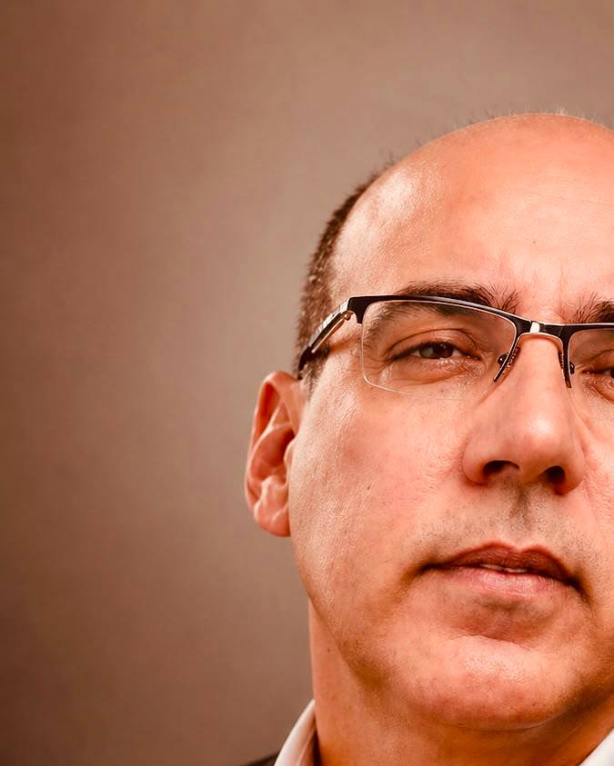 Dr. Alejandro Risso Vázquez, médico especializado en medicina crítica, terapia intensiva y gestión sanitaria.