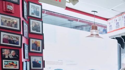 Restaurantes locales y cadenas adaptan sus menús y espacios para celebrar los triunfos de las selecciones y recibir a miles de comensales.
