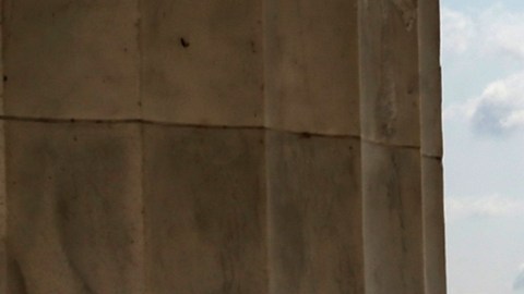 Departamento de Justicia pide desestimar caso contra exatleta olímpico acusado de dañar estanque del Monumento a Lincoln