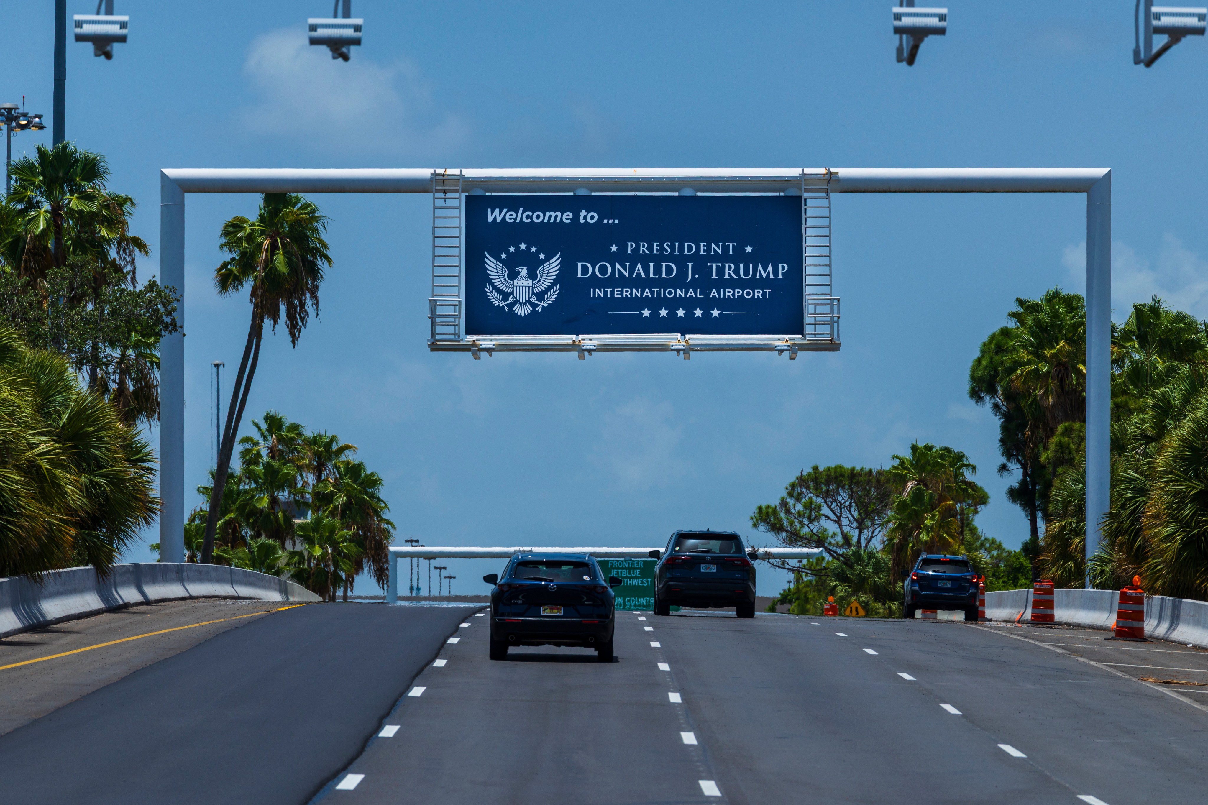 El aeropuerto de Palm Beach se renueva y cambia su nombre a Donald J. Trump