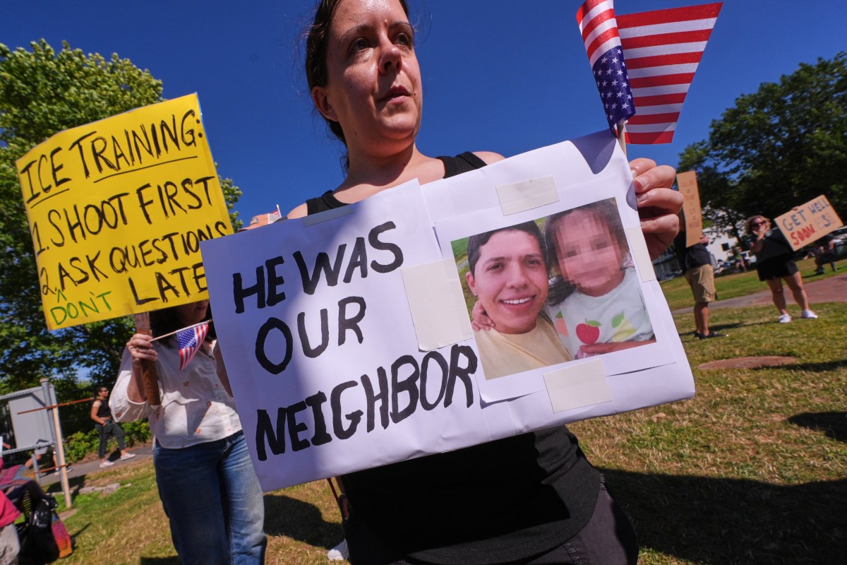 Agente del ICE con historial violento disparó a inmigrante en Maine, según familiares