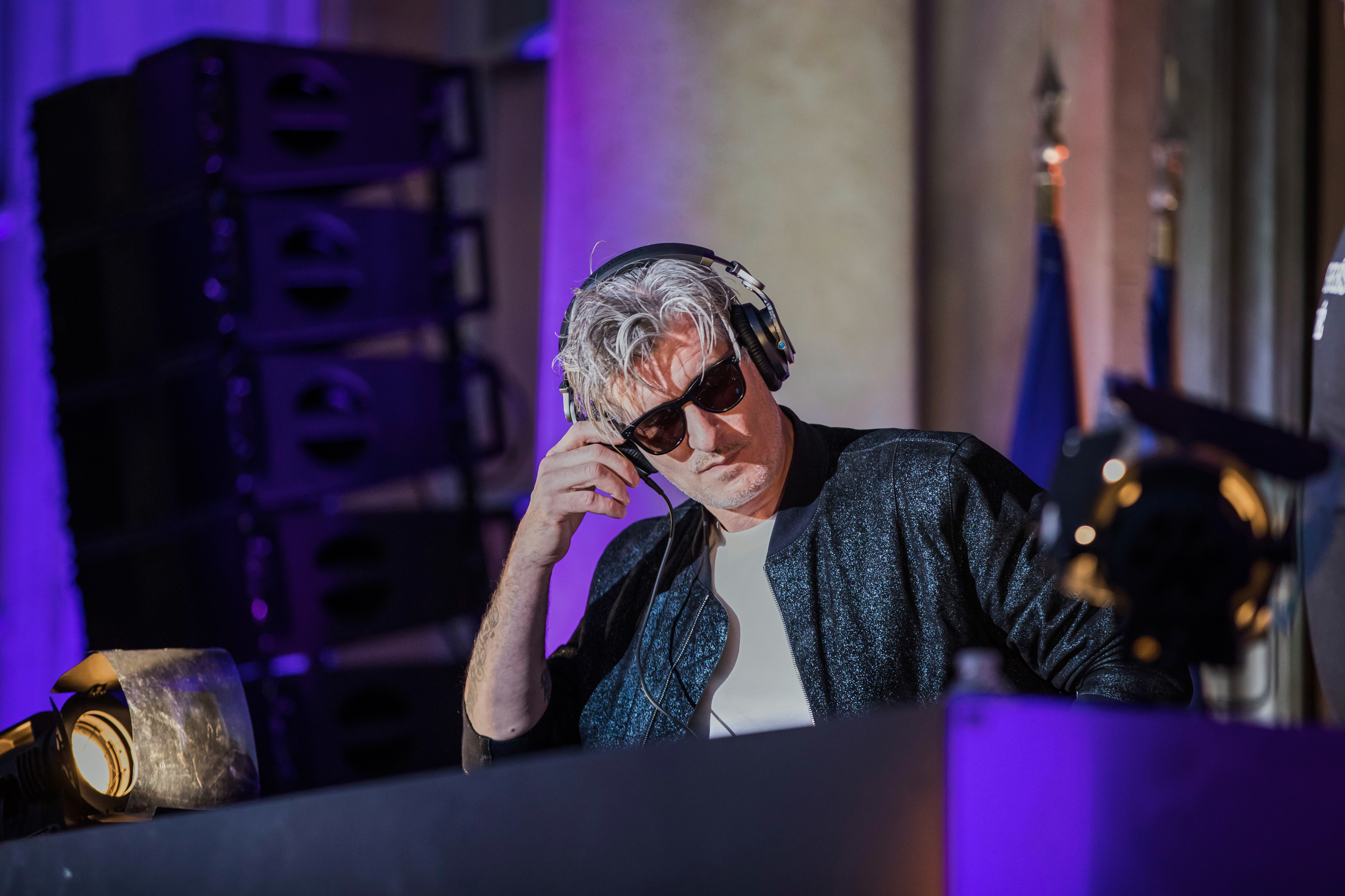 El DJ francés Kavinsky fue hallado muerto en París: Autoridades inician investigación