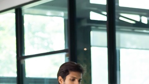 La diferencia entre planificar con tiempo o no puede significar entre $300 y $800 dólares adicionales en una sola reservación de vuelo.