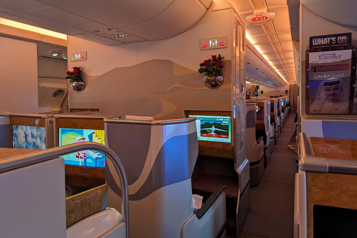 Las aerolíneas apuestan por pasajeros premium y reducen espacio para la clase económica; qué significa para los viajeros