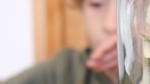 Las familias que no hablan de dinero en casa no solo acumulan deudas, también transfieren estos hábitos nocivos a la siguiente generación.