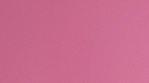 El cortisol elevado de forma crónica altera el metabolismo, enviando señales al cuerpo para almacenar grasa en la zona abdominal como mecanismo de supervivencia.