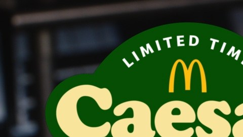 Así luce la nueva apuesta de McDonald's para el verano: el Bacon Caesar McCrispy con salsa César cremosa y tocino ahumado.
