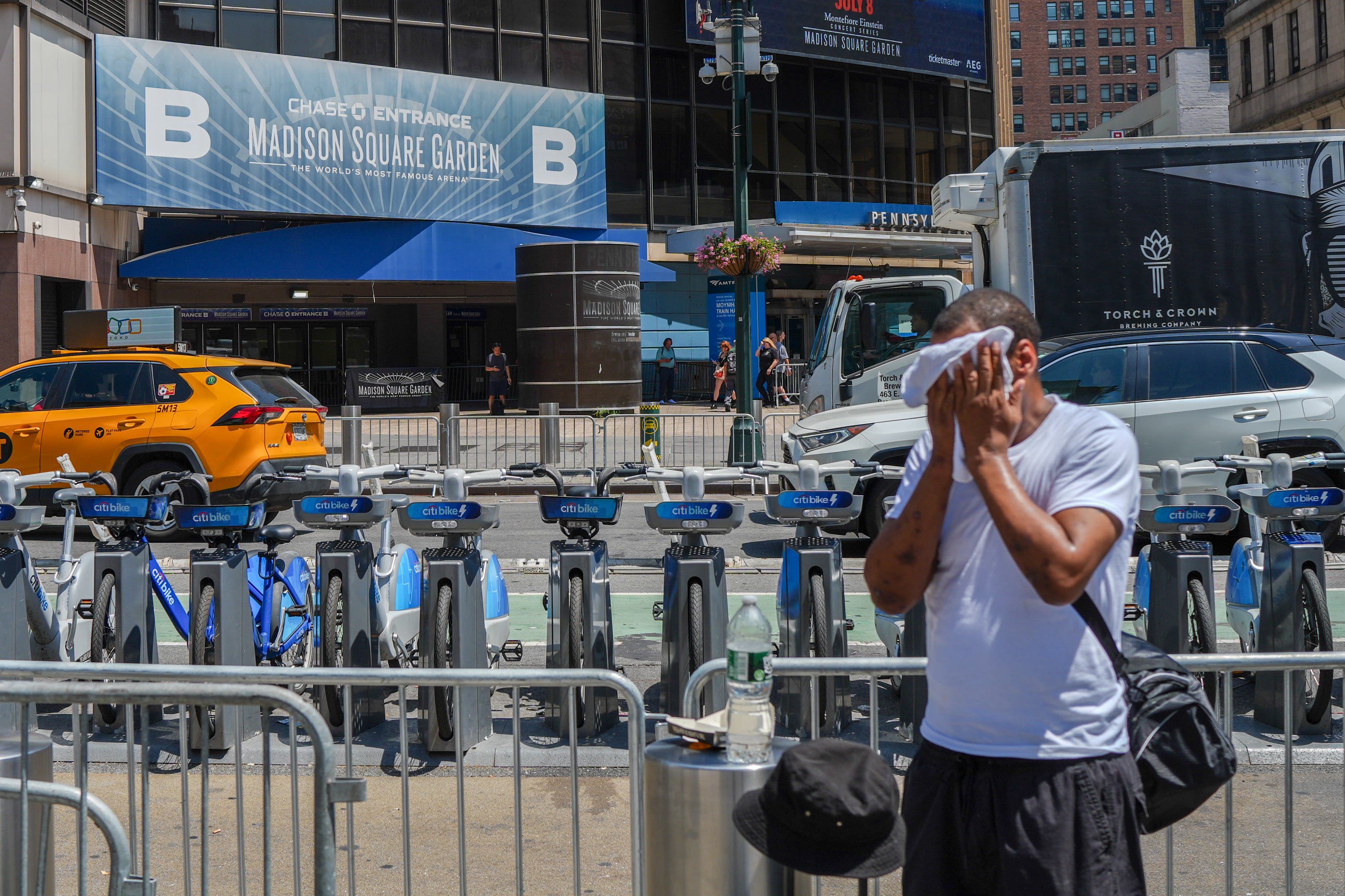 Ola de calor en NYC dispara llamadas al 911 y visitas a emergencias