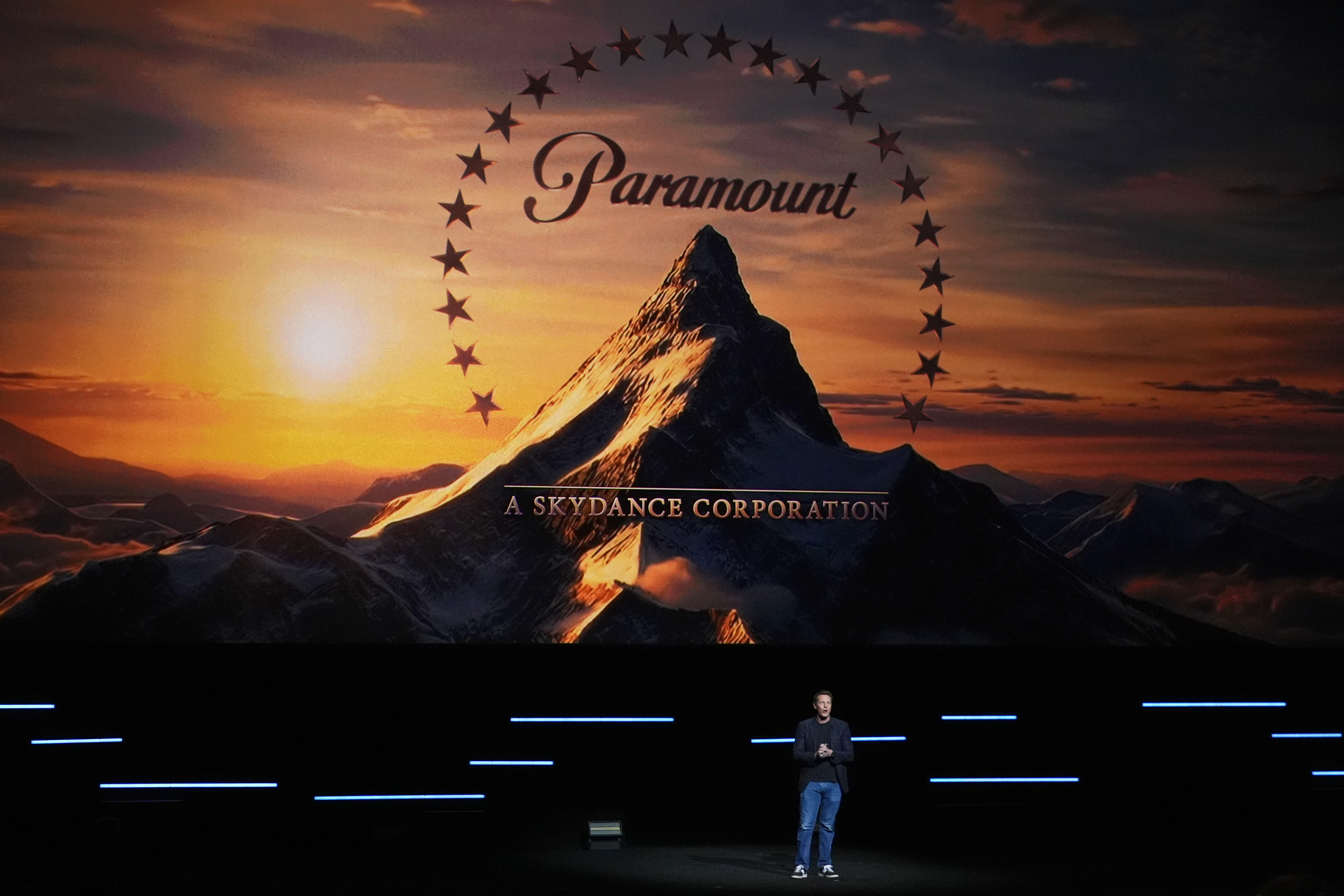 Paramount Skydance retrasará su fusión con Warner Bros. al año que viene